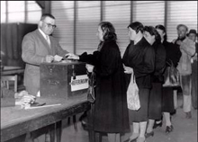 29 avril 1945 : les femmes accèdent enfin aux urnes (© DR).