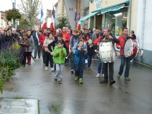 Un défilé pour ouvrir les cérémonies patriotiques (© Pierre Nouvelle).