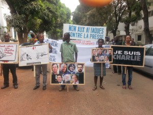 En Guinée, de nombreux journalistes sont entravés dans l'exercice quotidien de leur métier, voire même menacés de mort (© DR)?