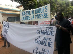 En Guinée, de nombreux journalistes sont entravés dans l'exercice quotidien de leur métier, voire même menacés de mort (© DR).
