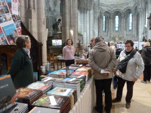 Vente de livres, débats avec des élèves et dédicaces par des dessinateurs, trois église d'Angoulême n'ont pas désemplies pendant le 42e festival d'Angoulême (© Pierre Nouvelle).
