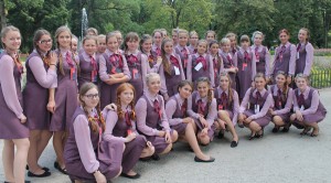 Quarante jeunes filles de 12 à 18 ans qui interprétent un répertoire exigeant mêlant chant sacré et musique populaire (© DR).