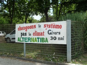 Plusieurs centaines de personnes ont visité le Village des alternatives Alternatiba à Givors (© Pierre Nouvelle).