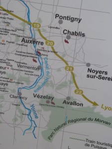 Au Nord de la Bougogne, sur une des dernières groupes morvandelles, Vézelay est un des lieux clunisiens d'exception (© Pierre Nouvelle).