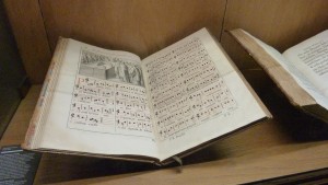 Des livres de grande valeur comme ces antiphonaires imprimés à Lyon ont trouvé place au Musée de l'imprimerie et de la communication graphique de Lyon (© Pierre Nouvelle). 