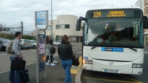 Givors et Vienne sont des pôles multimodaux où convergent vers la gare située en ville des lignes de bus de la métropole lyonnaise, du Rhône, de la Loire et de l'Isère (© Pierre Nouvelle).