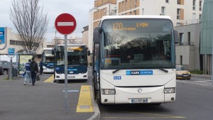Au départ de Condrieu, les lignes vers Vienne et Givors sot menacées de suppression comme 35 % des services des Cars du Rhône sur décision du Département du Rhône (© Pierre Nouvelle).