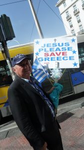 Grogoris près du Parlement et de la place Syntagma en appelle à un ultime sauveur (© Pierre Nouvelle). 