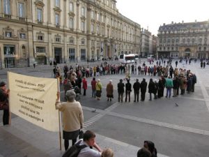 L'initiative née des communautés franciscaines n'est pas une nouveauté à Lyon. A l'image de ce Cercle de silence organisé en 2009 place des Terreaux à Lyon (© DR).
