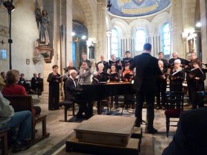 Après la chorale lyonnaise Crescendo, c'est avec l'ensemble Prana que Jean-Michel Blanchon poursuit son parcours de chef de cheouer, tout en étant directeur de l'école de musique de Dardilly dans le Rhône (© Pierre Nouvelle).