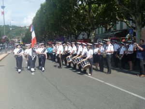 A Vienne comme ailleurs, la cérémonie du 14 juillet débute par le défilé des troupes (© Pierre Nouvelle).