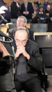 Au tribunal correctionnel de lyon, deux des six prévenus, Mgr Philippe Barbarin et Mgr Maurice gardès attendent le début de l'audience du 7 janvier 2019 (© Pierre Nouvelle).