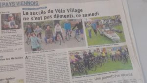 Malgré une météo peu clémente, le 2e Vélo-villa a attiré le public (© Pierre Nouvelle).