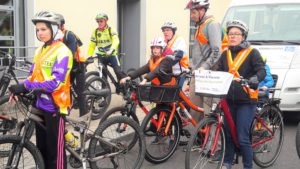 Cette promebade cycliste dans la cité viennoise sous l'égide du Conseil de développement a permis de voir au plus près du terrain les actions à mettre en place pour faciliter la circulation des bicyclettes (© Pierre Nouvelle).