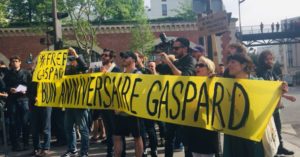 Dimanche 21 avril, quelques Gilets jaunes ont mainfestyé leur solidarité avec Gaspard Ganz dans les rues de Paris (© DR.
