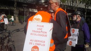 Lier urgence sociale et urgence écologique était le moteur du défilé revendicatif et cycliste de la CFDT Lyon-Rhône pour ce 1er mai 2019 (© Pierre Nouvelle).