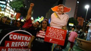 Vendredi 14 juin 2019, les manifestations contre la réforme des retraites impulsée par le président Jair Bolsonaro ont déferle sur tout le pays ( © DR/Reuters/Pilar Olivares ).