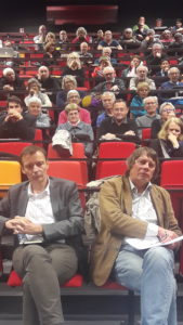 Plus d'une centaine de personnes avait ine de personnes avait rejoint le Grand Amphi de l'université Lyon2 en ce mardi 22 octobre pour débattre autour des défis auxquels sont confrontés les syndicats ( © Pierre Nouvelle ).