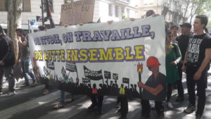 Etudiants et ouvriers sous la même banderole le 1er mai 2019 ( © Pierre Nouvelle ).