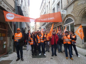 Les adhérents de la CFDT sont venus en nombre renforcer le cortège des manifestant.e.s du pays viennois ( © Pierre Nouvelle ).