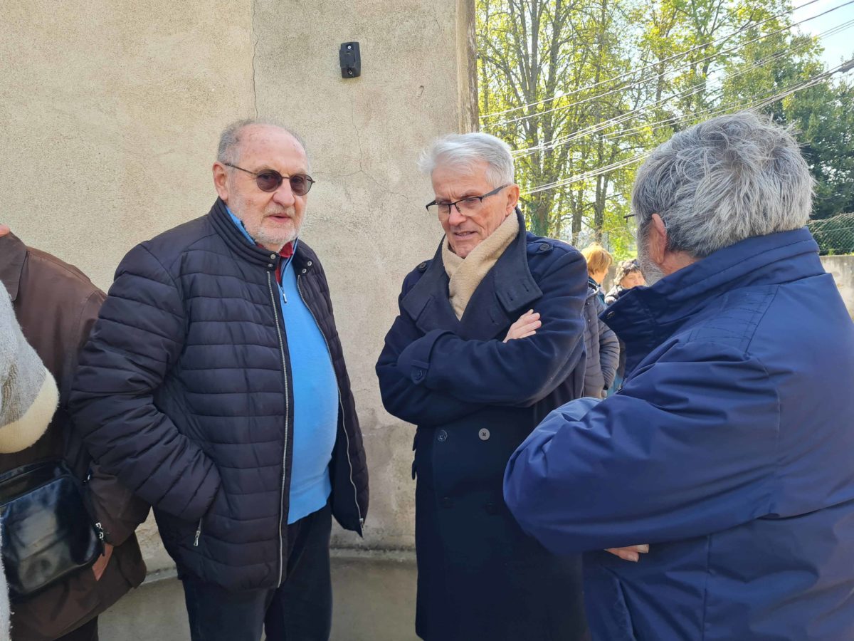 L’attribut alt de cette image est vide, son nom de fichier est Michel-Lenoir-funérailles-Camarades-de-Berliet-1200x900.jpg.